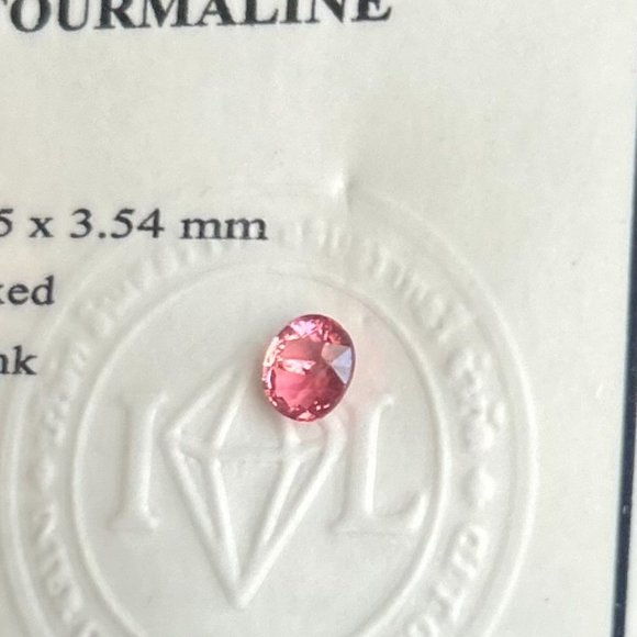 Natural Mozambique Tourmaline - IGL Certified 0.858 Carat Oval Pink Gemstone - Picture 2 of 2